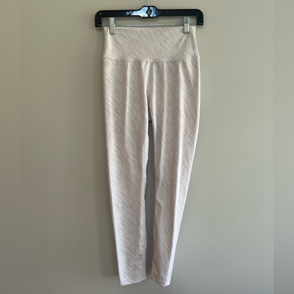 All Fenix 7/8 Leggings in White Cream Zebra Print, size M